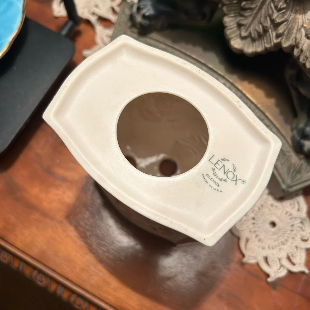 Lenox Toothbrush Holder